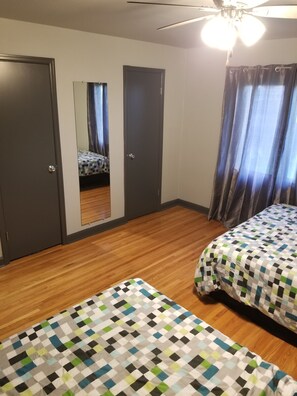 2 bedrooms, iron/ironing board, free WiFi, bed sheets