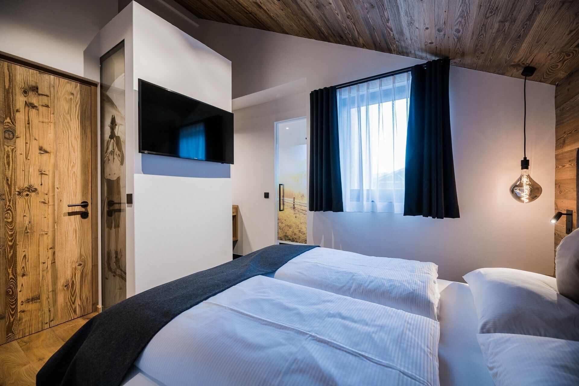 2 多间卧室、免费 WiFi、床单