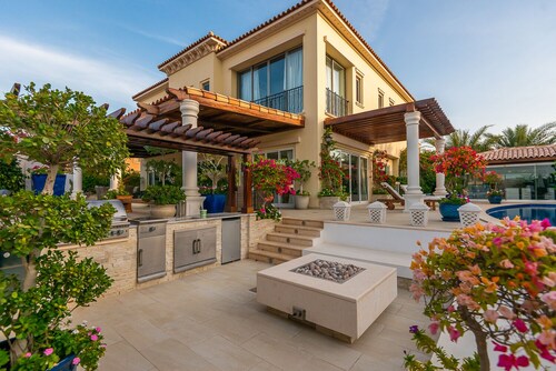 Villa Lazuli - One-of-a-kind stay, pool & jacuzzi - Saadiyat Island for 8 Guests