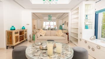 Smart-TV, Kamin, Videospiele, DVD-Player