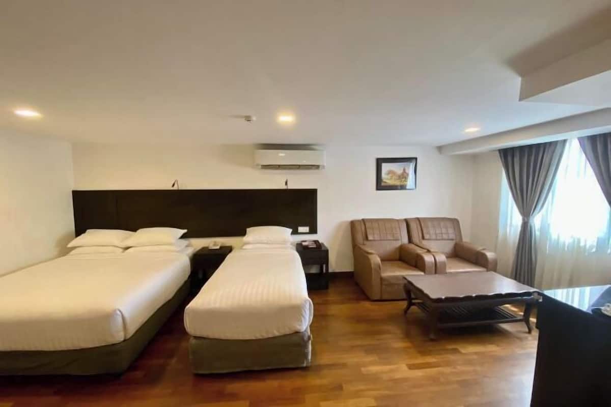 Minibar, in-room safe, iron/ironing board, free WiFi