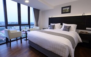 Minibar, in-room safe, iron/ironing board, free WiFi - Hotel Scion Yangon (Yangon)