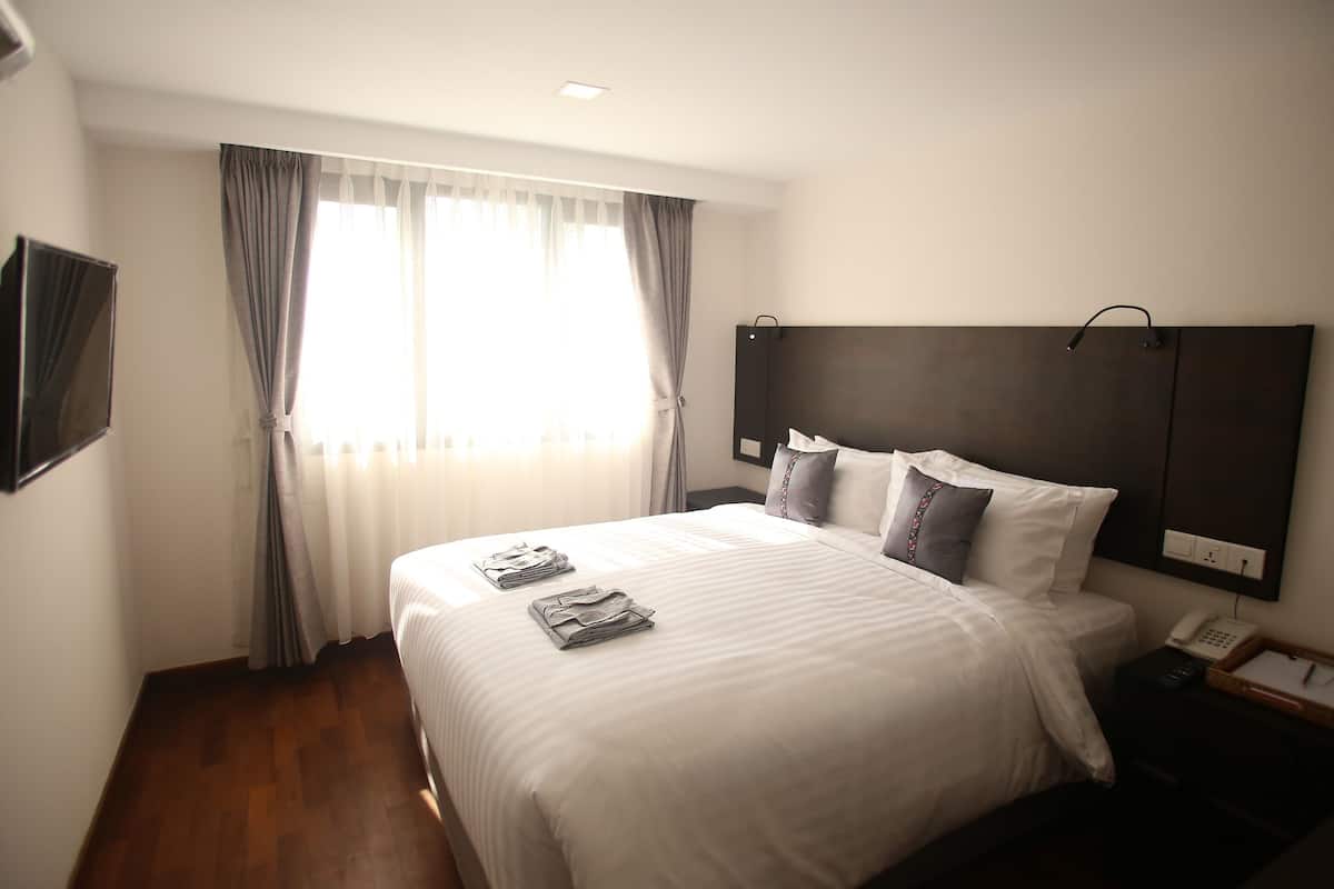 Minibar, in-room safe, iron/ironing board, free WiFi