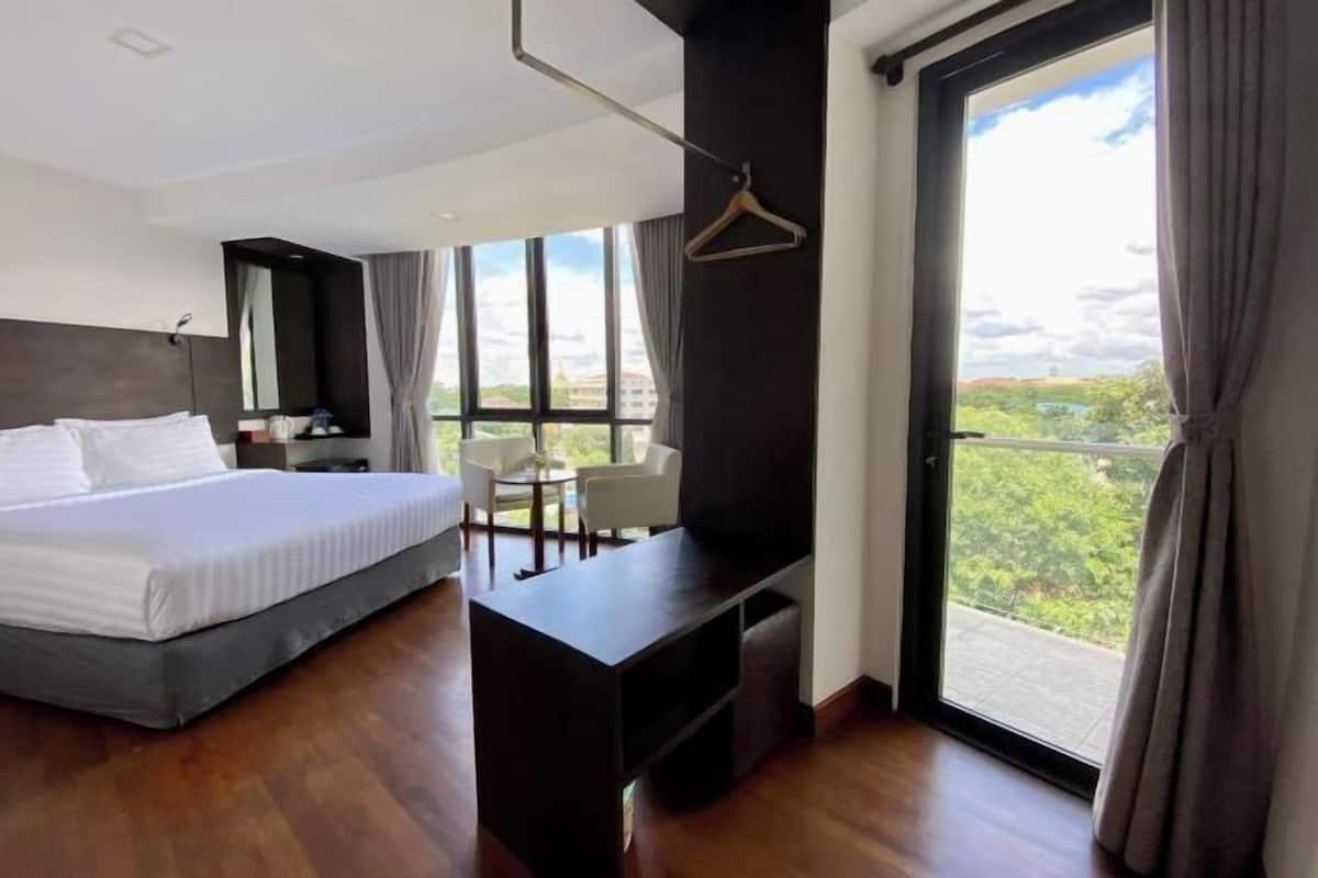 Minibar, in-room safe, iron/ironing board, free WiFi
