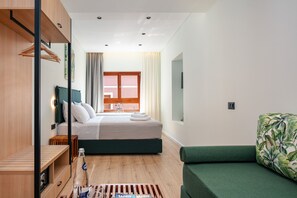 Premium Studio with Old Town View & Open-Plan Bathtub | Öryggishólf í herbergi, vinnuaðstaða fyrir fartölvur