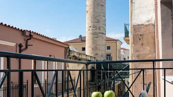 Studio with Old Town View | Vista desde la habitación