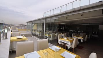 Petit déjeuner buffet compris tous les jours