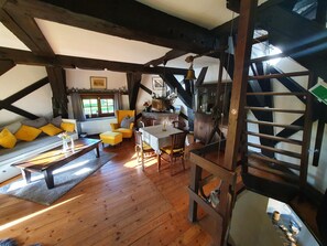 Smart TV, fireplace, books, stereo