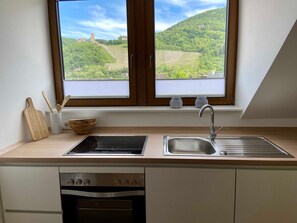 Kühlschrank, Ofen, Geschirrspüler, Hochstuhl