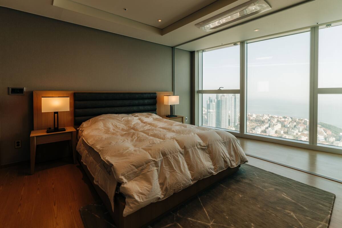 3 bedrooms, WiFi (free), bed sheets
