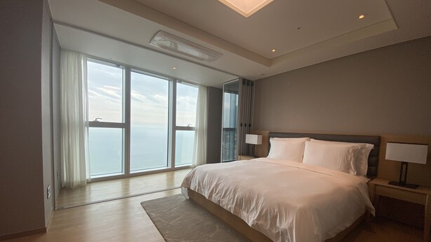 Unclassified image, 1 of 15, button - LCT The Residence (Busan)