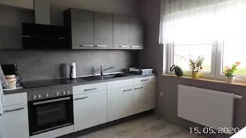 KĂŒhlschrank, Ofen, Hochstuhl