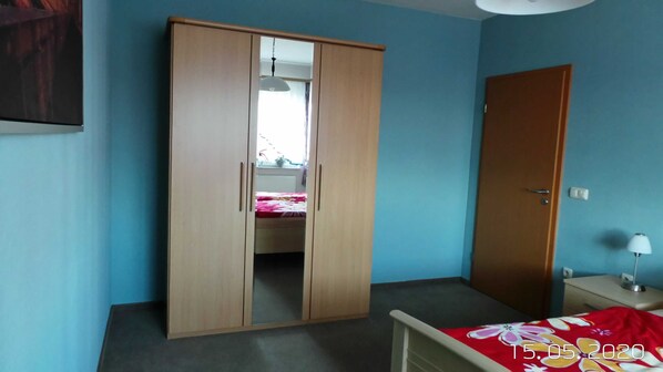 Unclassified image, 1 of 6, button