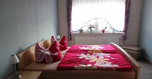 2 Schlafzimmer, Reisekinderbett, WLAN, Bettwäsche