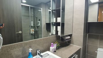 Shower, free toiletries, hair dryer, towels