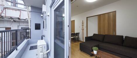 Apartment (402) | Balcony