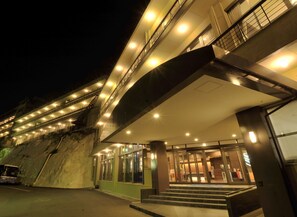 Front of property – evening/night - Nagasaki Nisshokan (Nagasaki)