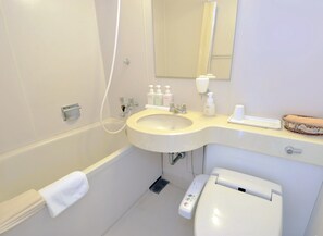 Combined shower/bathtub, free toiletries, hair dryer, slippers - Nagasaki Nisshokan (Nagasaki)