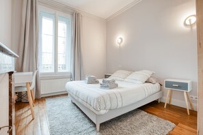 4 bedrooms, desk, iron/ironing board, travel cot - Maison bourgeoise Haussmannienne (Gîtes de France) (Limoges)
