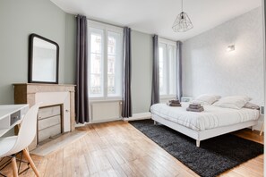 4 bedrooms, desk, iron/ironing board, travel cot - Maison bourgeoise Haussmannienne (Gîtes de France) (Limoges)