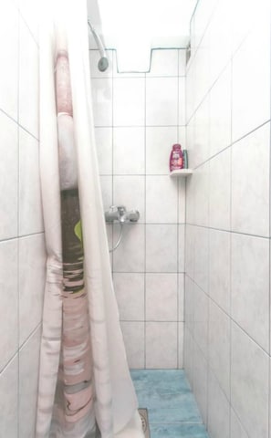 Ducha del cuarto de baño