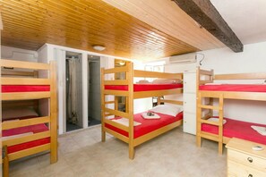 Free WiFi, bed sheets - The City Place Hostel (Dubrovnik)