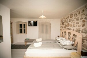 Quarto casal standard | Quartos à prova de som, Wi-Fi de cortesia, roupa de cama