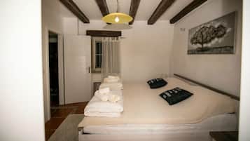 Quarto casal standard | Quartos à prova de som, Wi-Fi de cortesia, roupa de cama