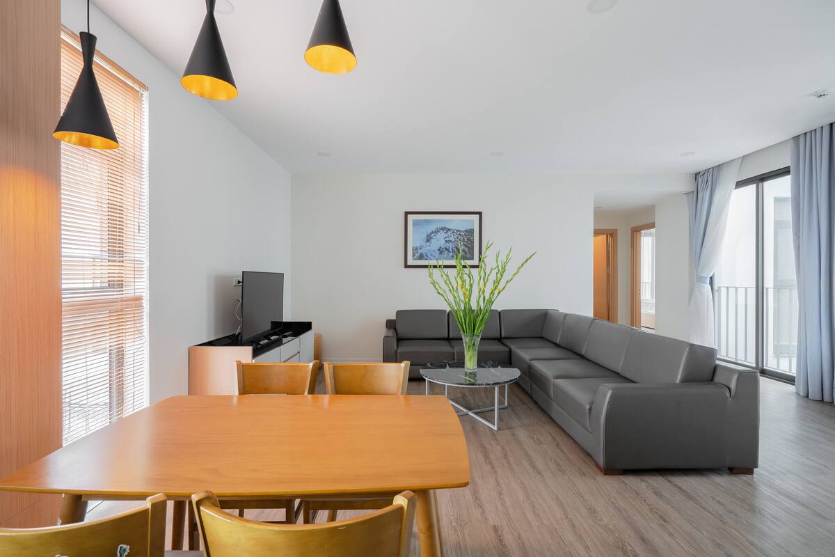 City Apartment, 2 Bedrooms | Ruang tamu | 40 inci sebuah televisyen pintar dengan kabel, TV