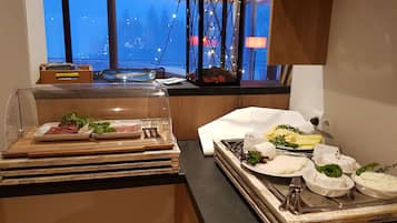 Tägliches Frühstücksbuffet (18 EUR pro Person)