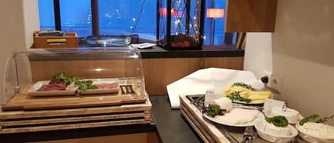 Petit déjeuner buffet (18 EUR par personne)