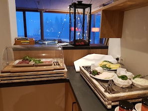 Tägliches Frühstücksbuffet gegen Gebühr