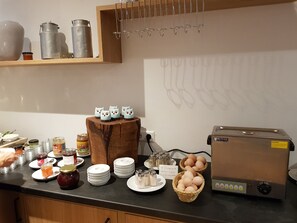 Desayuno buffet todos los días (con cargo) 