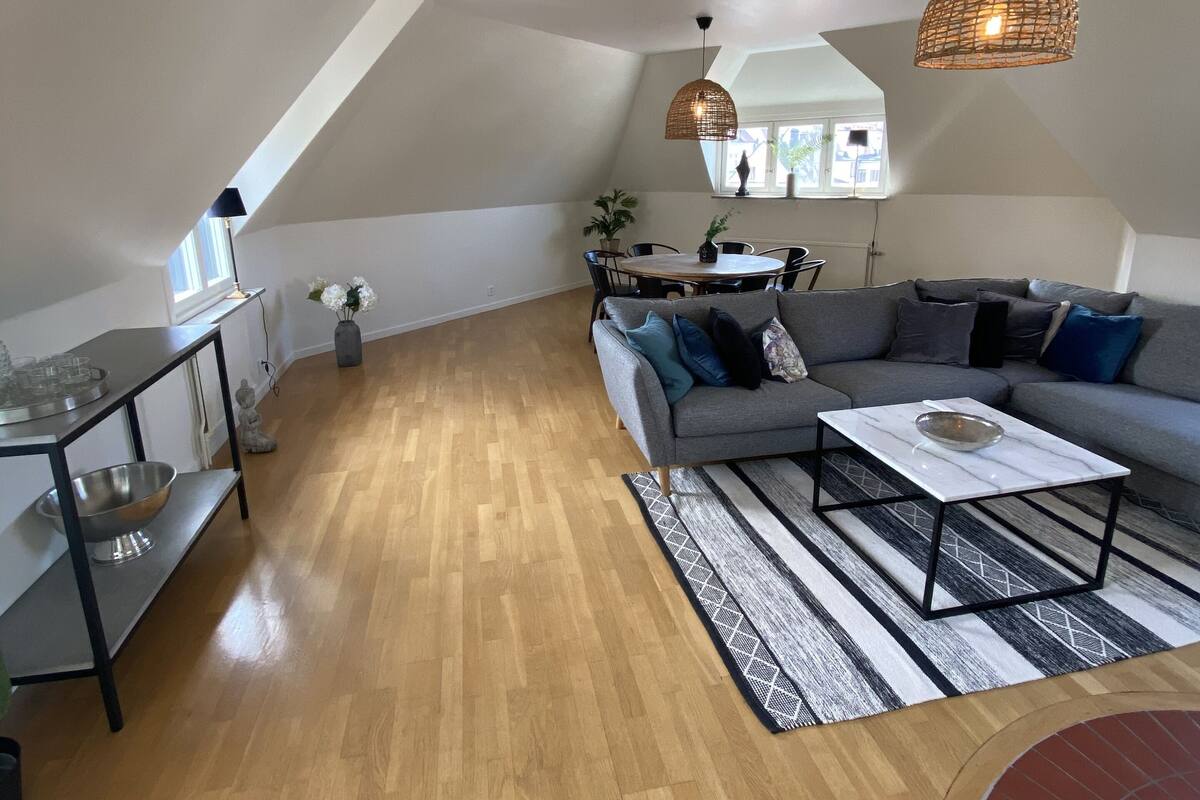 Apartment, 3 Bedrooms (301) | Living room | Flat-screen TV