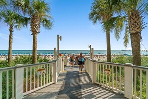 Studio (3 Bedrooms) | Interior - Calypso Resort by BBG (Panama City Beach)