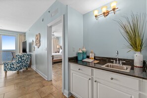 Studio (3 Bedrooms) | Interior