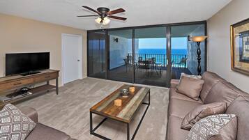 Studio (2 Bedrooms) | Front of property