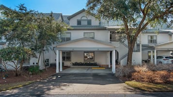 Villa (3 Bedrooms) | Depan hartanah