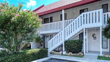 Studio (2 Bedrooms) | Interior