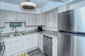 Studio (2 Bedrooms) | Interior