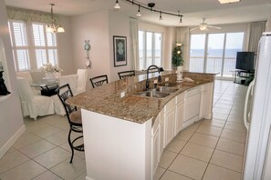 Studio (3 Bedrooms) | Interior