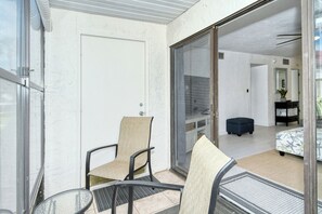 Studio (2 Bedrooms) | Nội thất