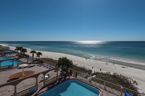 Studio (3 Bedrooms) | Interior