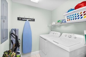 Studio (3 Bedrooms) | Interior