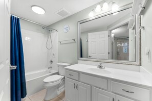 Studio (3 Bedrooms) | Interior