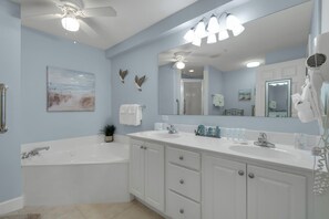 Studio (3 Bedrooms) | Interior