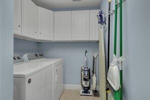 Studio (3 Bedrooms) | Interior - Sunrise Resort by BBG (Panama City Beach)