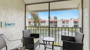 Studio (2 Bedrooms) | Front of property