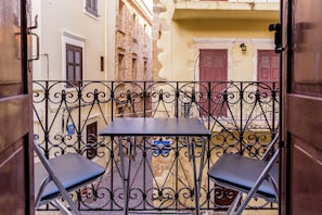 Basic Triple Room | Balcony view - Alegria (Chania)