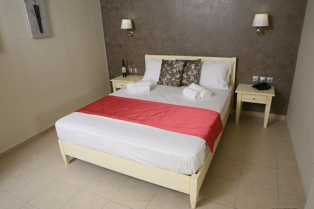 Studio, Mountain View | 1 bedroom, premium bedding, minibar, in-room safe